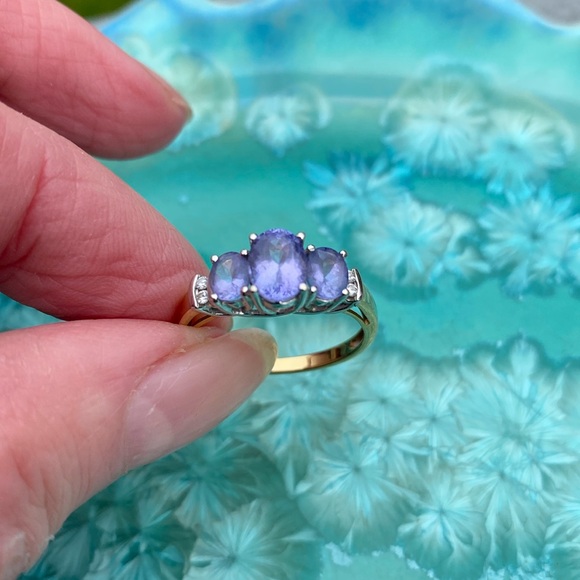 THL Jewelry - 14K Yellow & White Gold Purple Stone (Tanzanite?) & Diamond Ring THL Approx 7